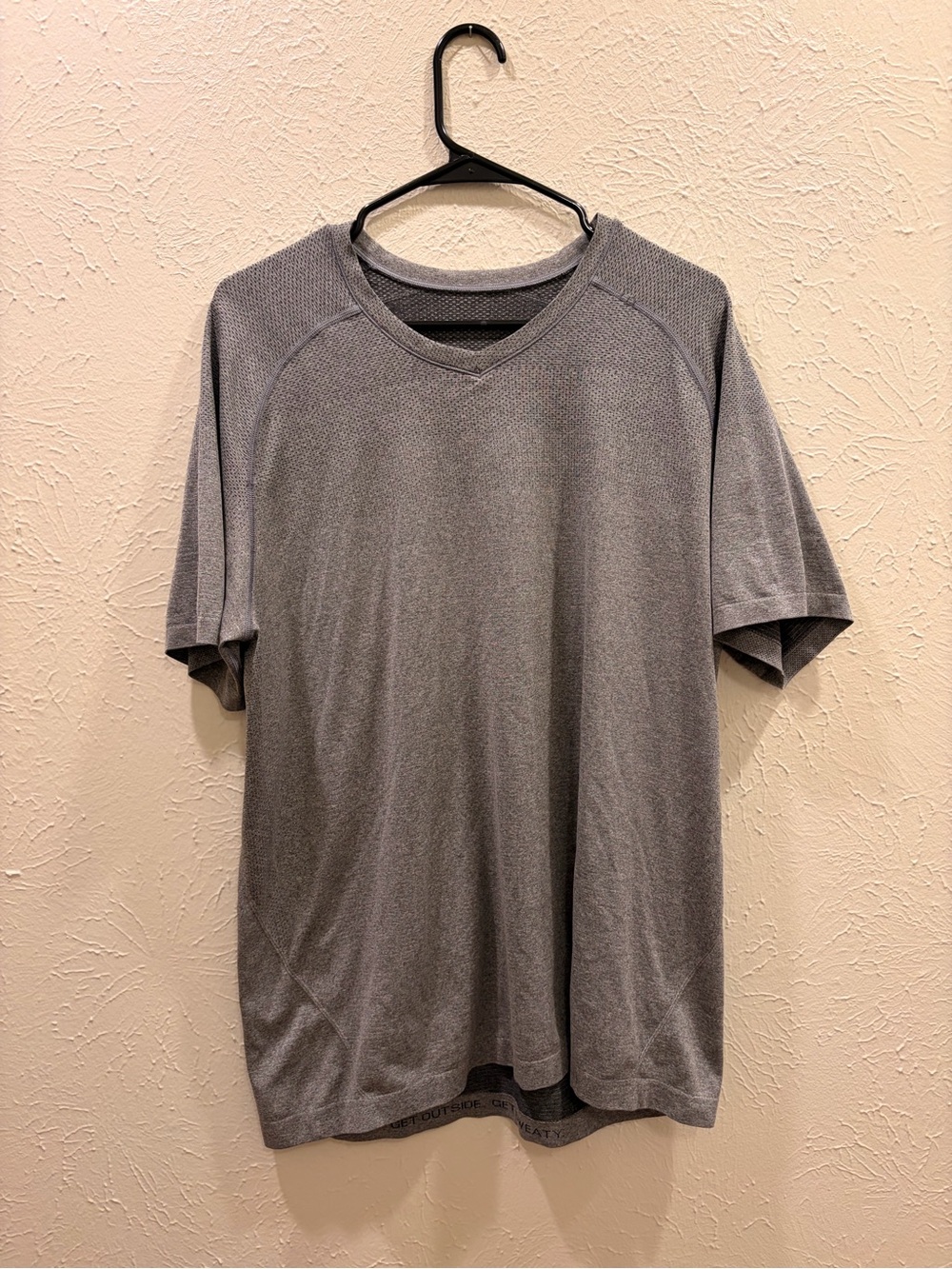 lululemon athletica Men's Gray V-Neck Short Sleeve Performance Tee